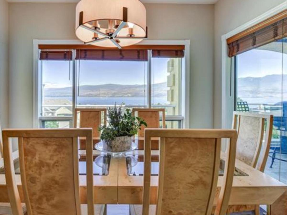 Lake View Yellow House By Winary Resort West Kelowna Exteriör bild