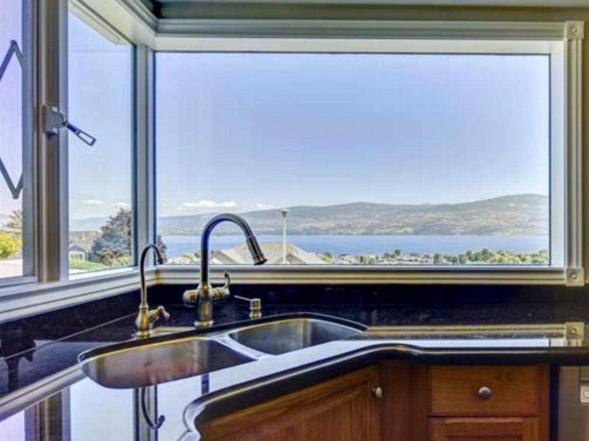 Lake View Yellow House By Winary Resort West Kelowna Exteriör bild
