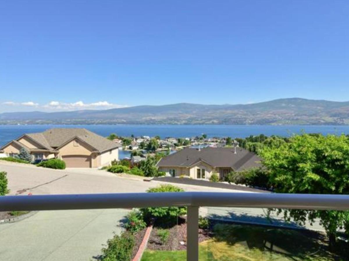 Lake View Yellow House By Winary Resort West Kelowna Exteriör bild